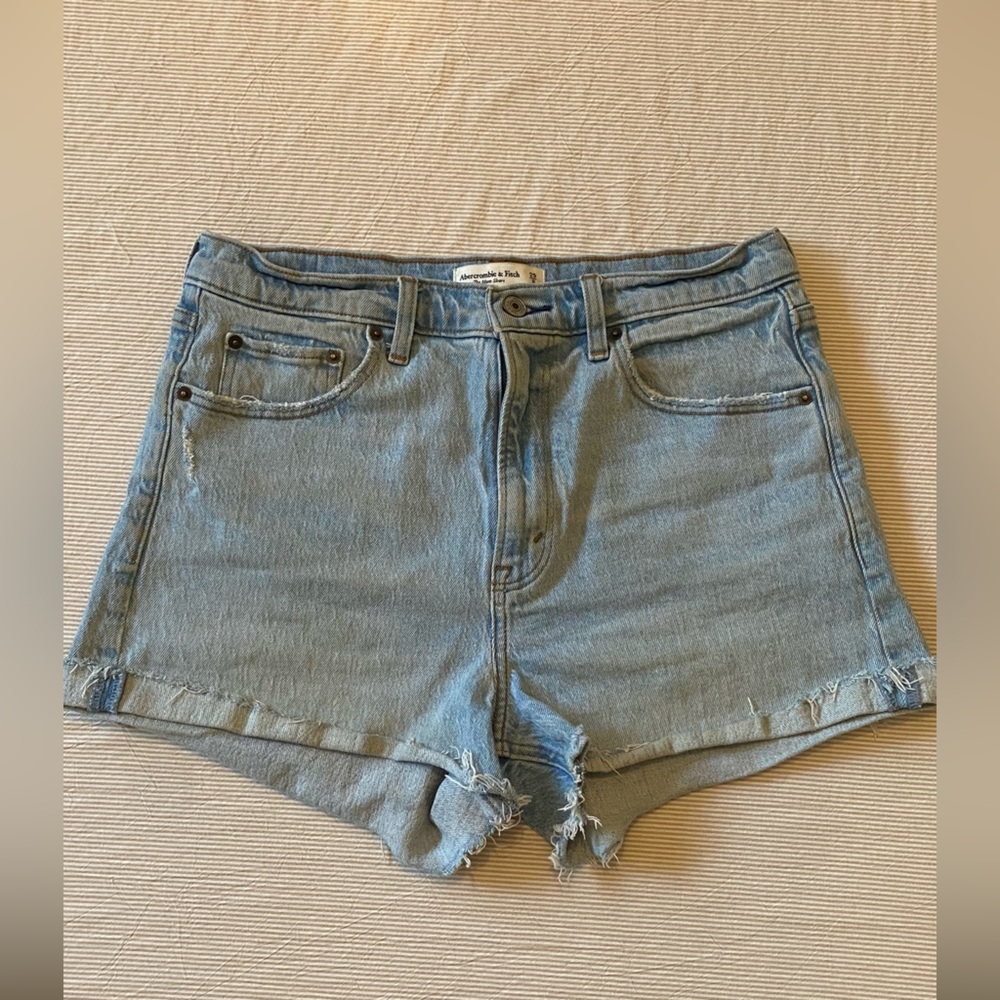 Abercrombie and Fitch the mom short high rise